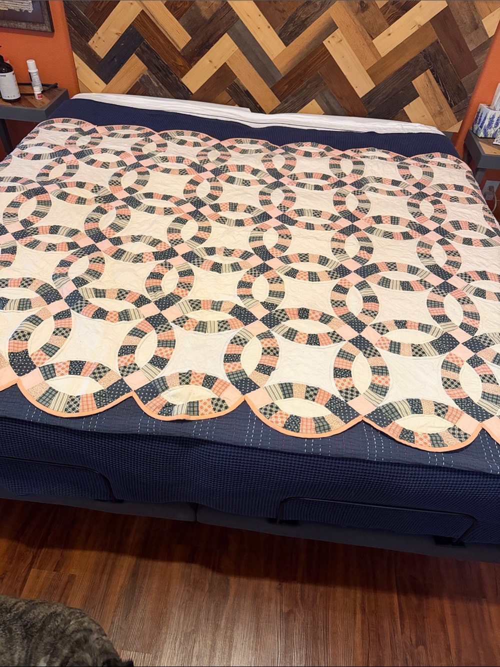 Classic Double Wedding Ring Quilt in Peach, Navy & Cream